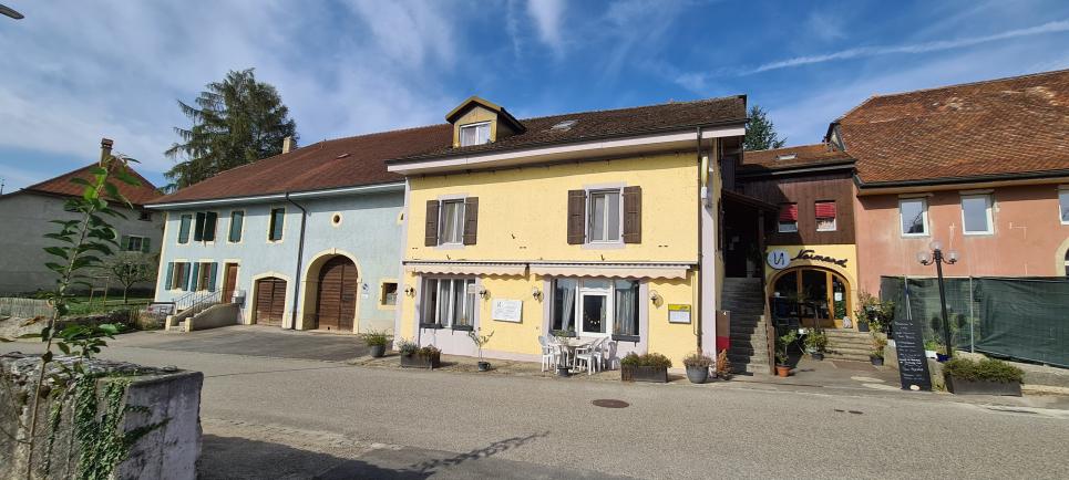 Agiez - Immeuble mixte à Agiez