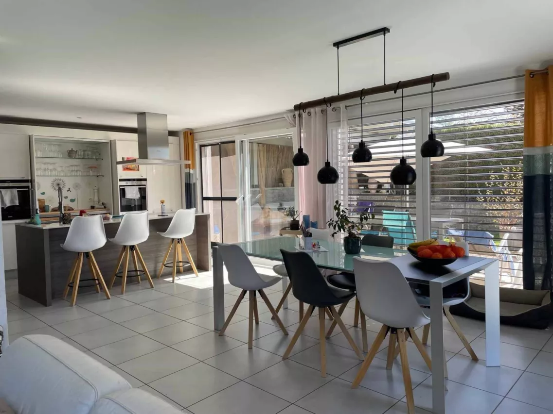 Chavornay - Superbe villa individuelle de 6.5 pièces avec jardin et piscine