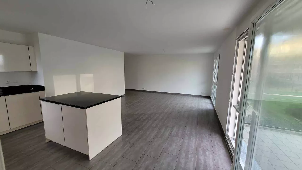 Orbe - Superbe appartement au 1er étage avec grand balcon d'angle et belle vue dégagée, à 2 pas du centre-ville, vendu loué
