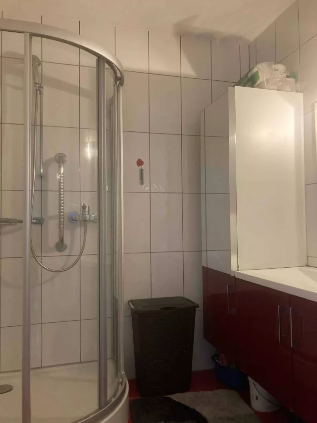 Spacieux 4.5 pièces avec balcon, cave et garage – idéal investisseur !