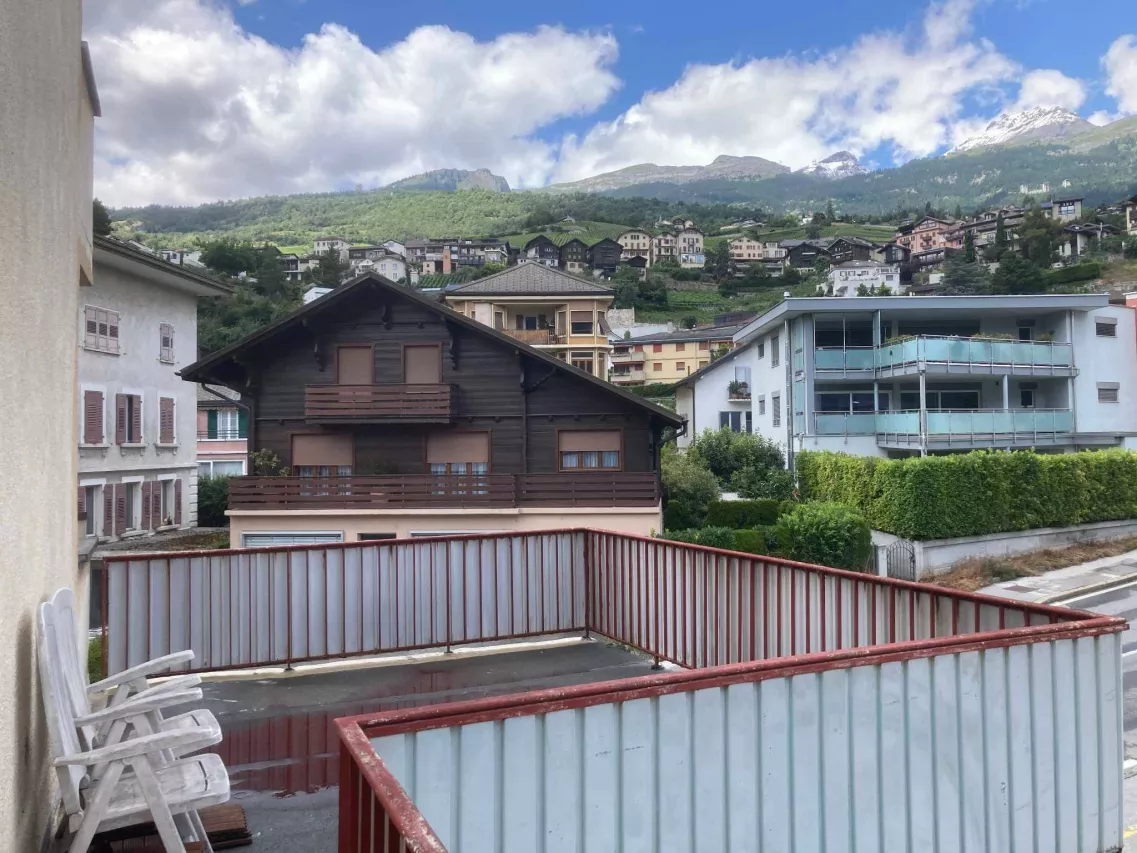 Spacieux 4.5 pièces avec balcon, cave et garage – idéal investisseur !