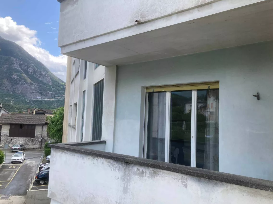 Spacieux 4.5 pièces avec balcon, cave et garage – idéal investisseur !