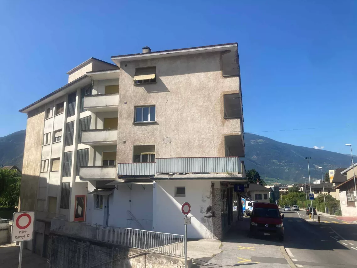 Spacieux 4.5 pièces avec balcon, cave et garage – idéal investisseur !