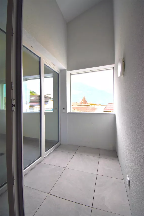 Reprise de bail d'un appartement de 2.5 pièces en attique