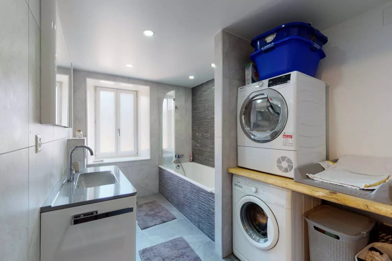 Affaire à saisir magnifique appartement de 3.5 pièces situé au 2? étage d'une petite PPE
