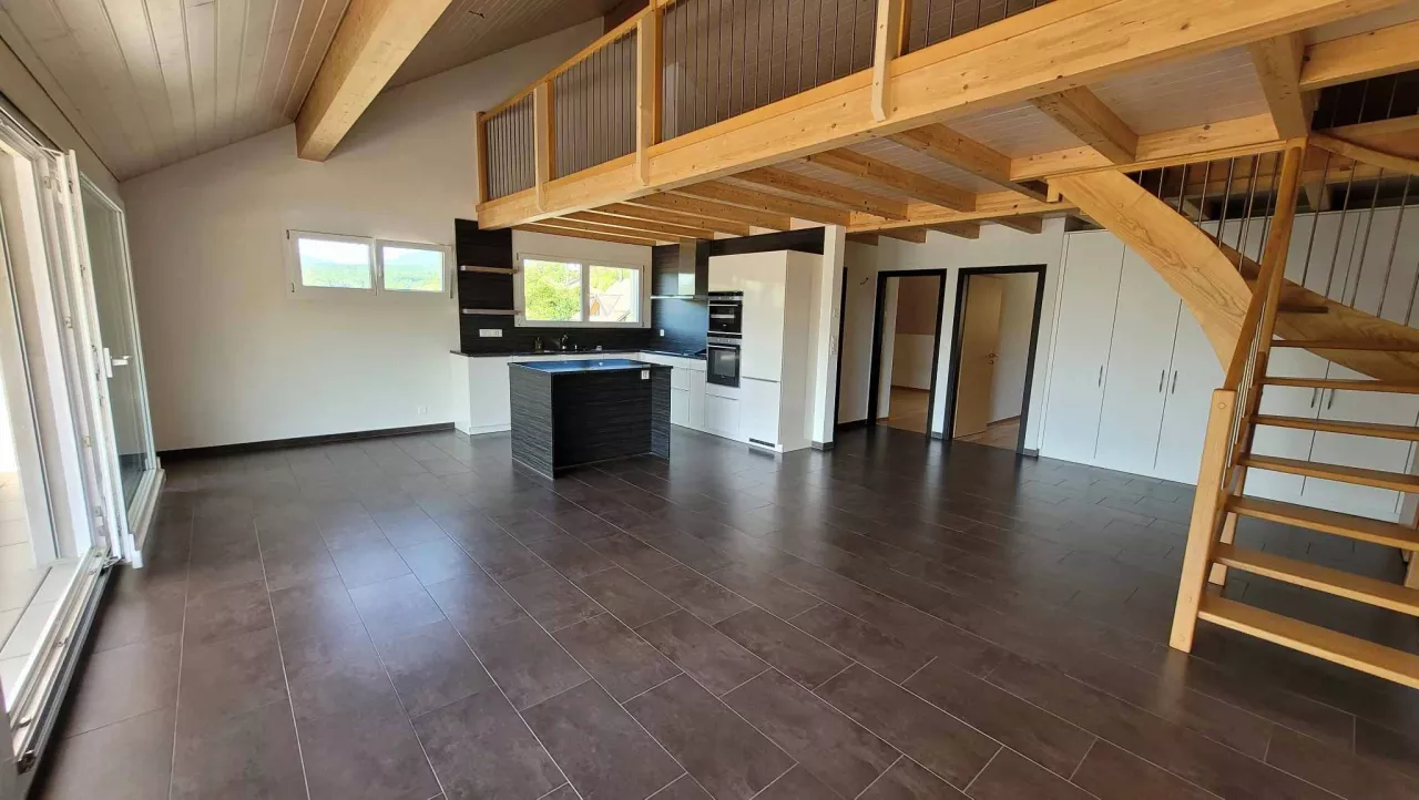 Orbe - Superbe duplex de 5½ pièces dans les combles avec grand balcon et magnifique vue dégagée, proche du centre-ville, vendu loué
