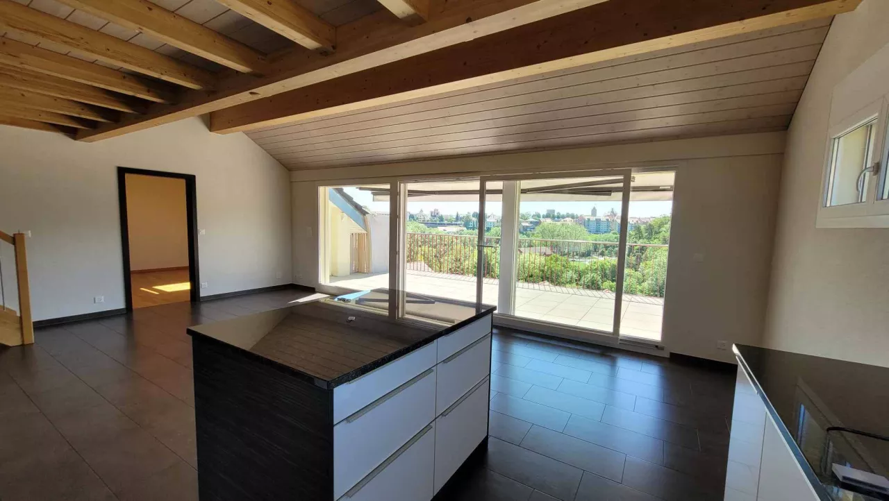 Orbe - Superbe duplex de 5½ pièces dans les combles avec grand balcon et magnifique vue dégagée, proche du centre-ville, vendu loué