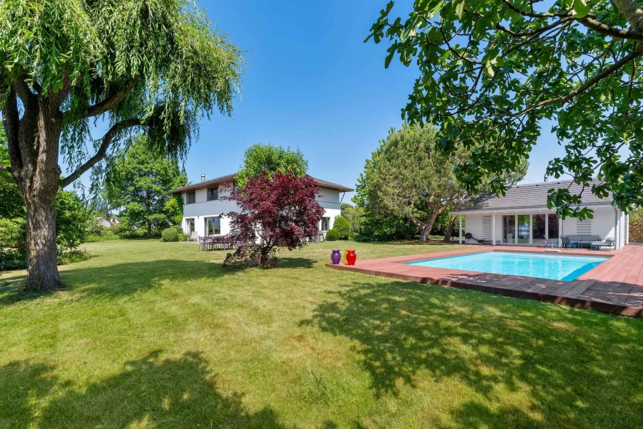 Corsier GE - Magnifique villa familiale avec piscine et grand jardin à Corsier