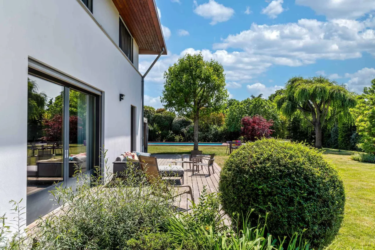 Corsier GE - Vaste propriété familiale avec piscine et pool house