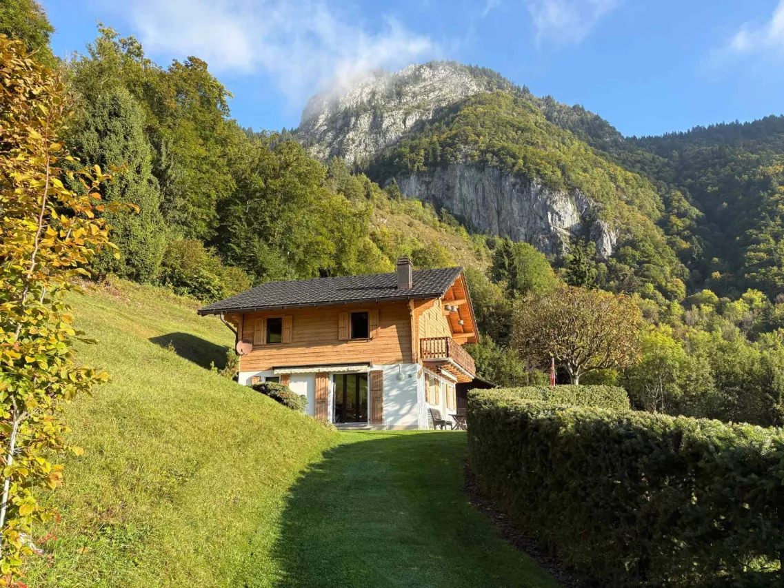 Miex - Chalet authentique rénové avec goût, environnement privilégié.