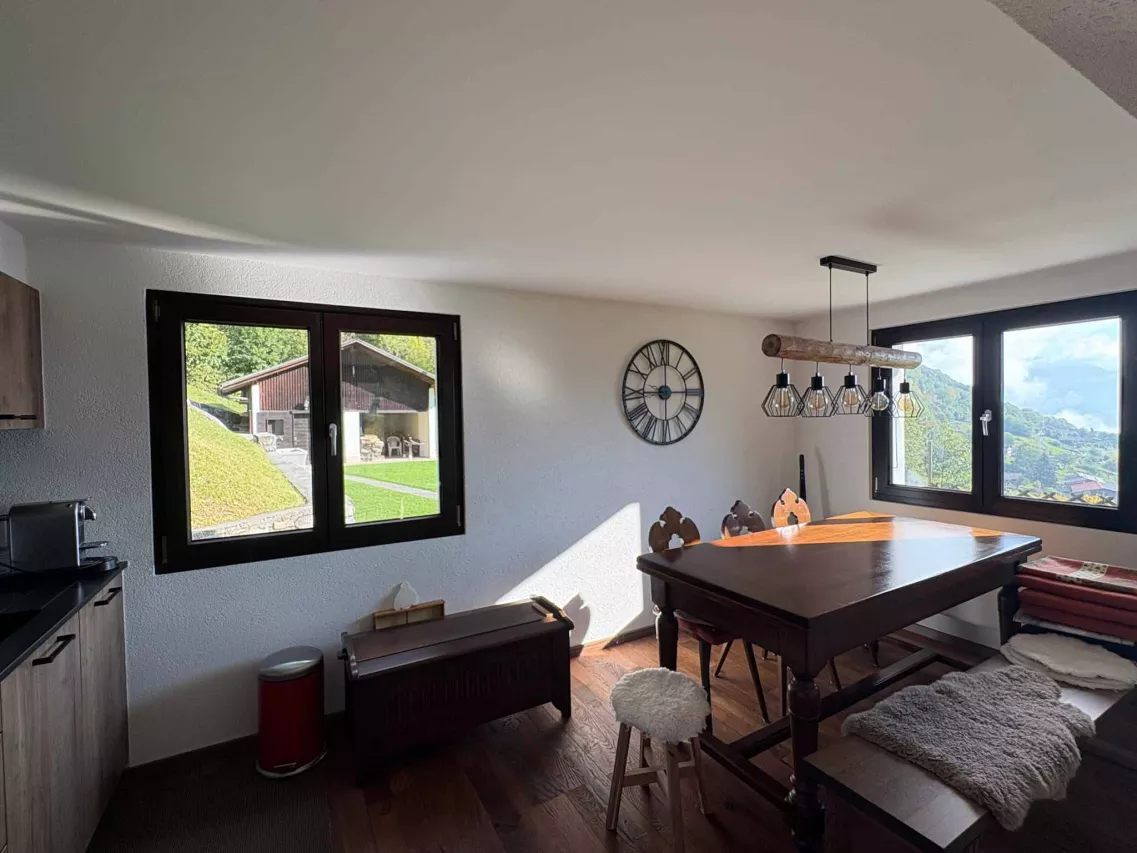 Miex - Chalet authentique rénové avec goût, environnement privilégié.