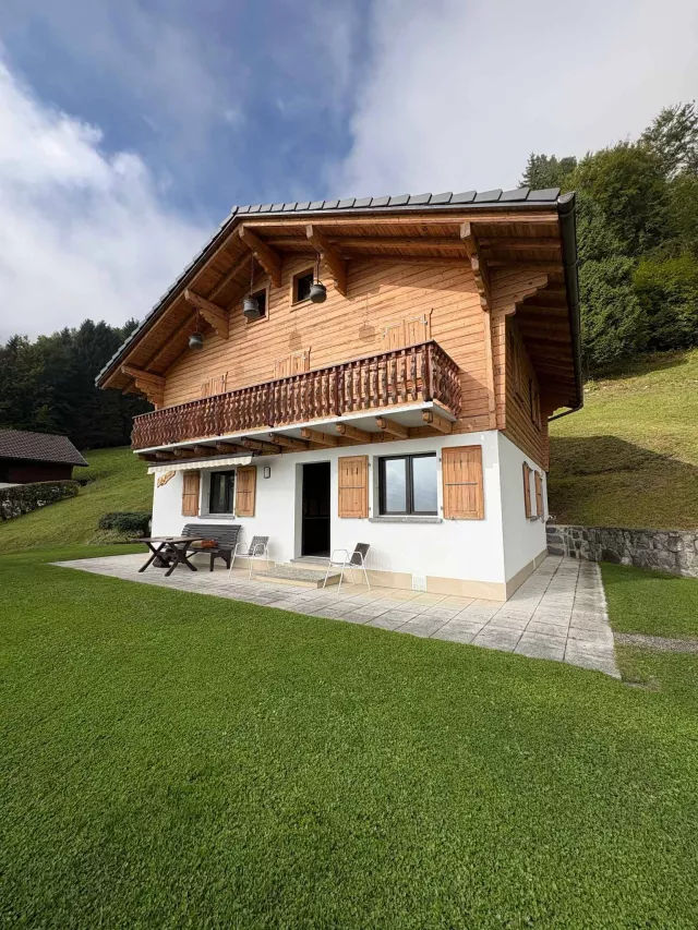 Miex - Chalet authentique rénové avec goût, environnement privilégié.