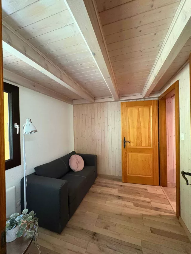 Chalet authentique rénové avec goût, environnement privilégié.