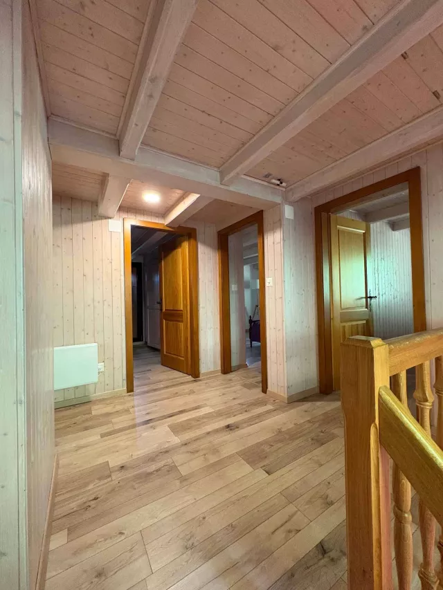 Chalet authentique rénové avec goût, environnement privilégié.