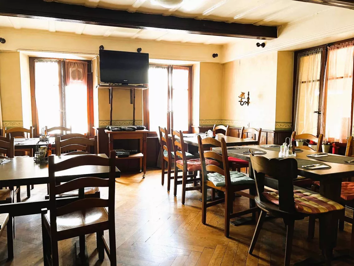 Leytron - Surface mixte appartement & Restaurant avec potentielle de valorisation