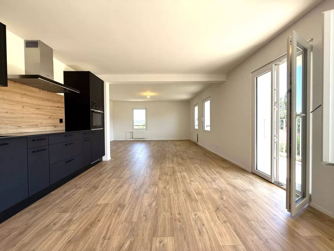 Montet (Broye) - Rénovation totale, magnifique appartement neuf situé au 2ème étage.