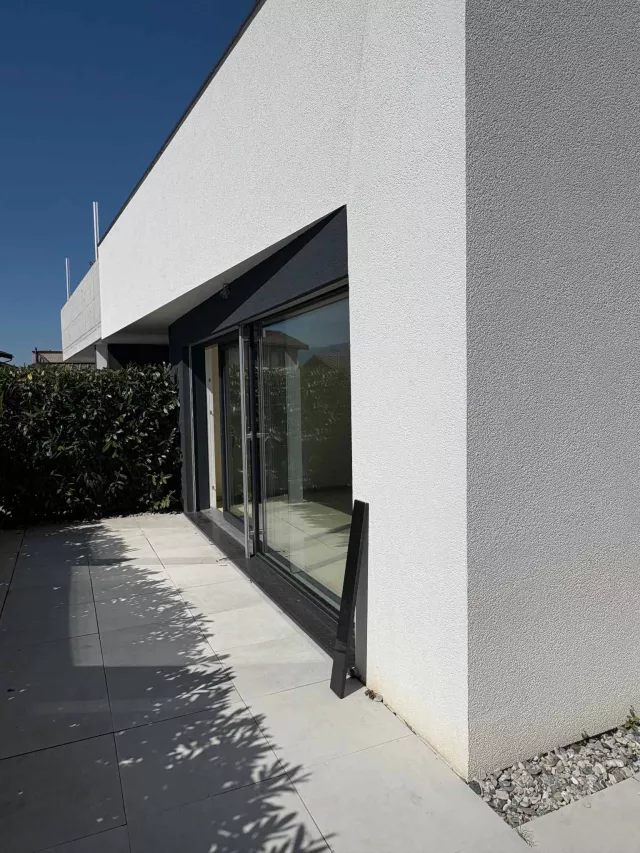 Appartement de 3.5 pièces au rez-de-chaussée avec vue imprenable sur les montagnes