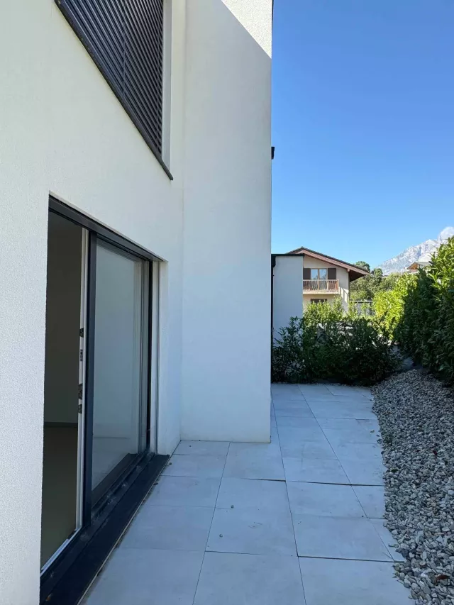 Appartement de 3.5 pièces au rez-de-chaussée avec vue imprenable sur les montagnes