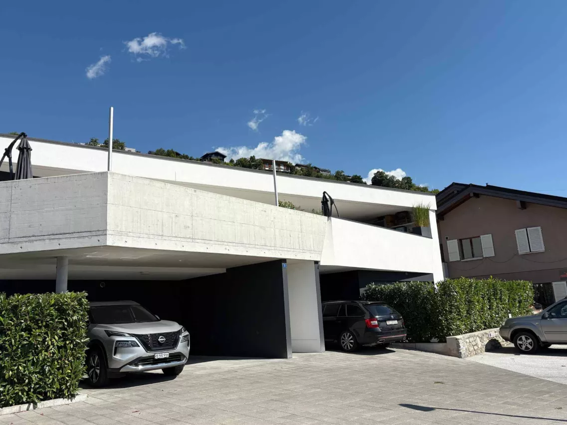 Appartement de 3.5 pièces au rez-de-chaussée avec vue imprenable sur les montagnes