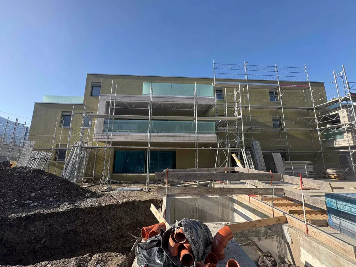 Appartement au 1er étage avec grand balcon