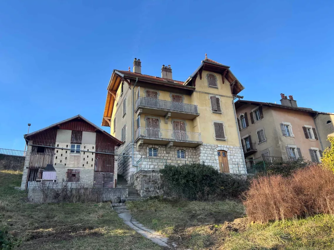 Orbe - Immeuble locatif mitoyen à deux pas du centre-ville avec places de parc