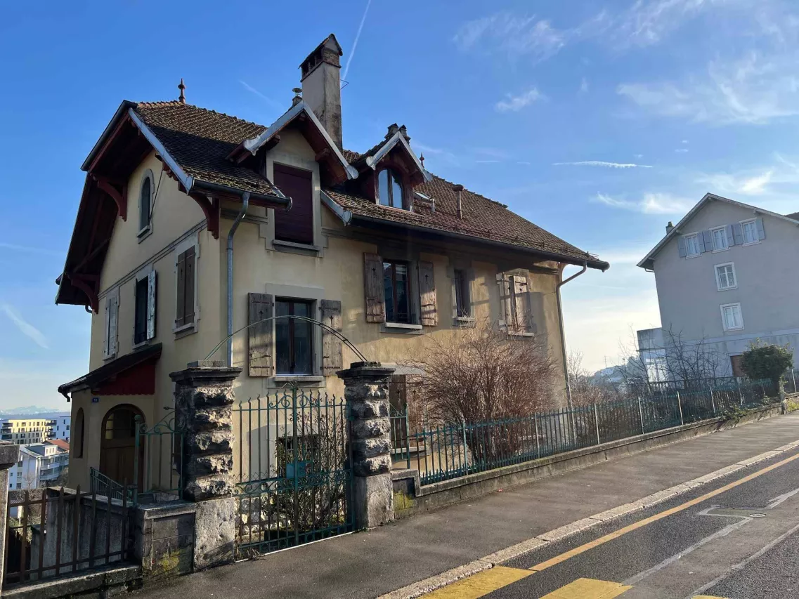 Orbe - Immeuble locatif mitoyen à deux pas du centre-ville avec places de parc