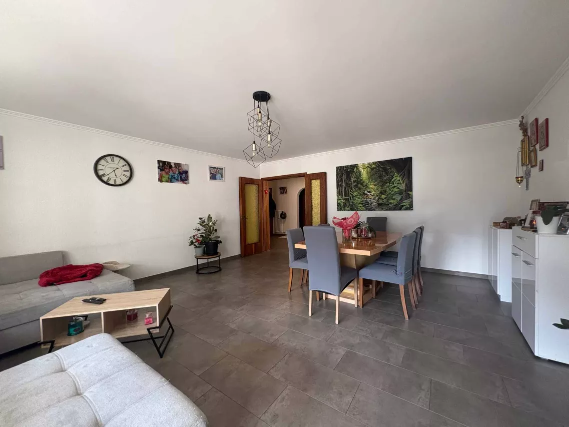 Appartement de 5.5 pièces au 2? étage – lumineux et traversant.