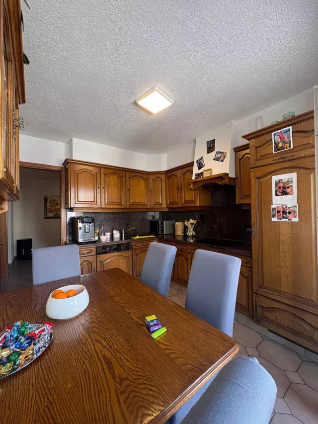 Appartement de 5.5 pièces au 2? étage – lumineux et traversant.