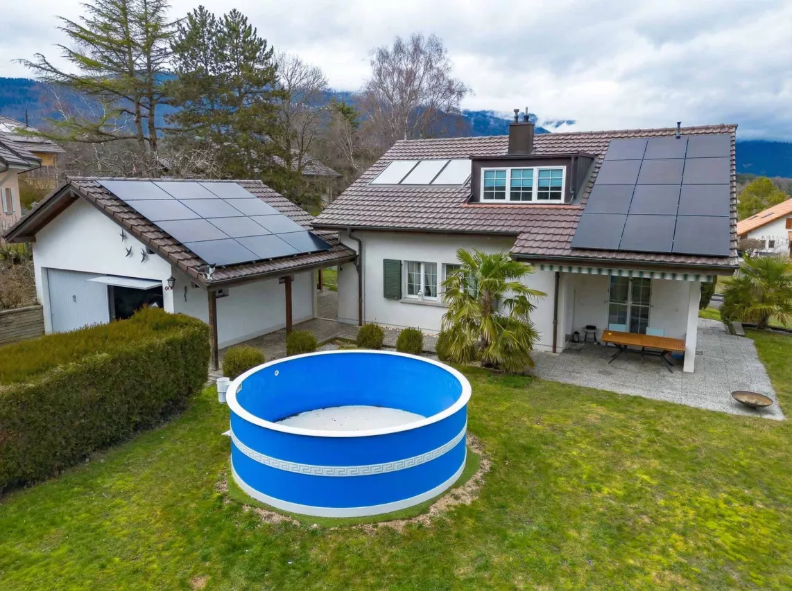 Montcherand - Superbe villa individuelle de 5½ pièces avec vue dégagée, terrasse couverte, piscine hors sol et grand jardin verdoyant