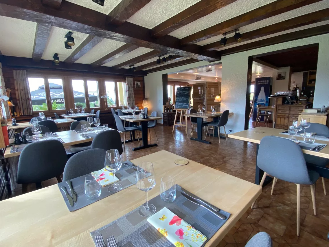 Ensemble Immobilier de Caractère avec Restaurant et Appartements