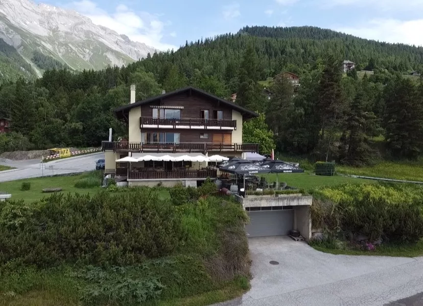 Ensemble Immobilier de Caractère avec Restaurant et Appartements