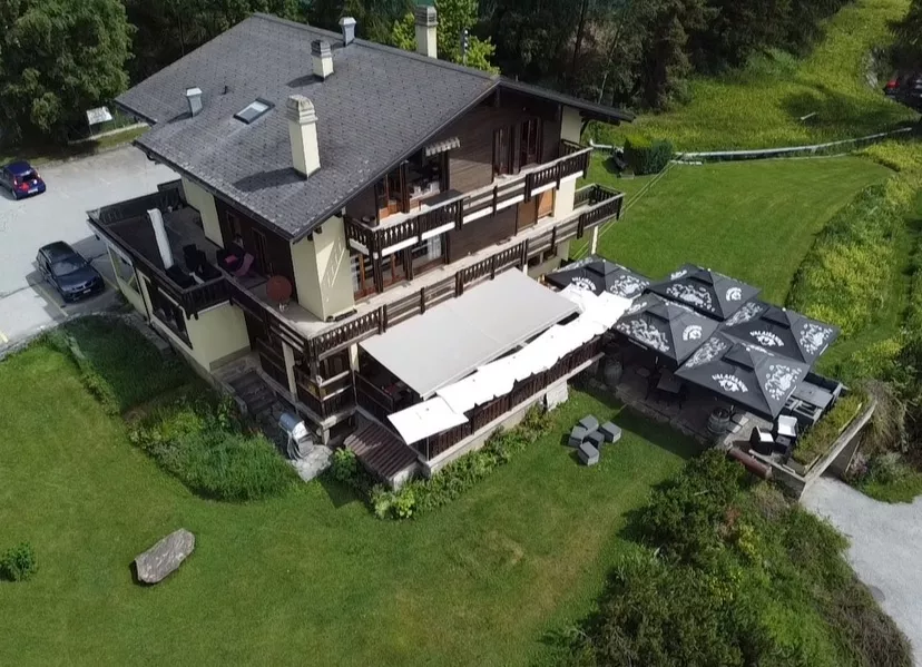 Ensemble Immobilier de Caractère avec Restaurant et Appartements
