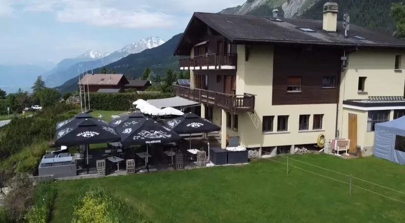 Ensemble Immobilier de Caractère avec Restaurant et Appartements