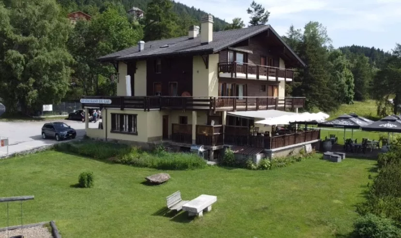 Ensemble Immobilier de Caractère avec Restaurant et Appartements