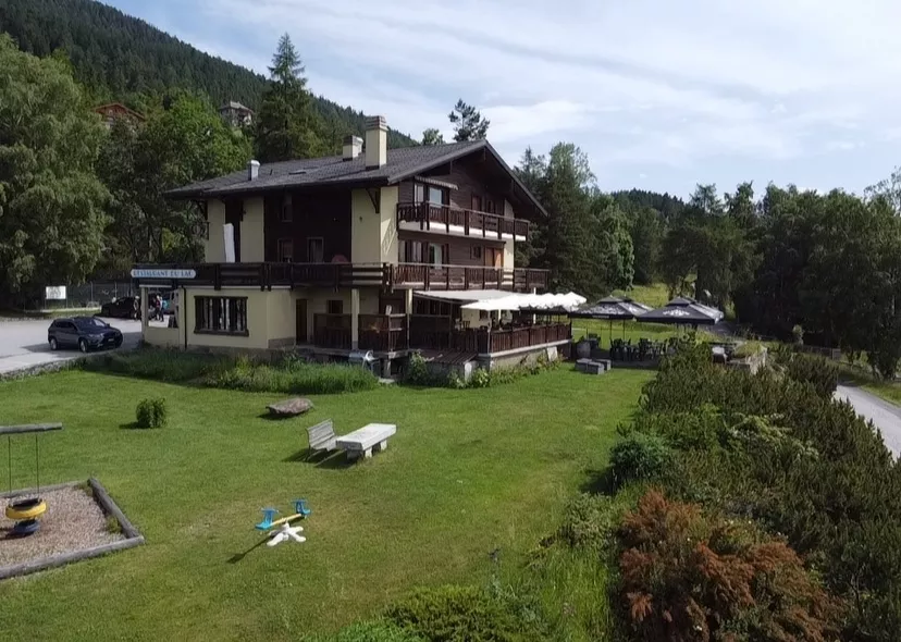 Ensemble Immobilier de Caractère avec Restaurant et Appartements