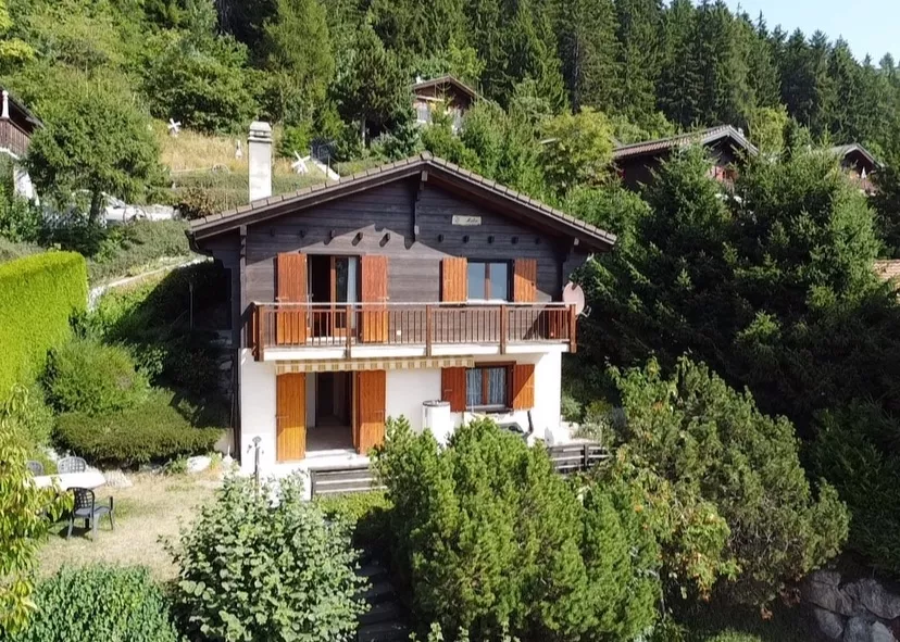 Chalet Malou avec un très grand sous-sol de rangement