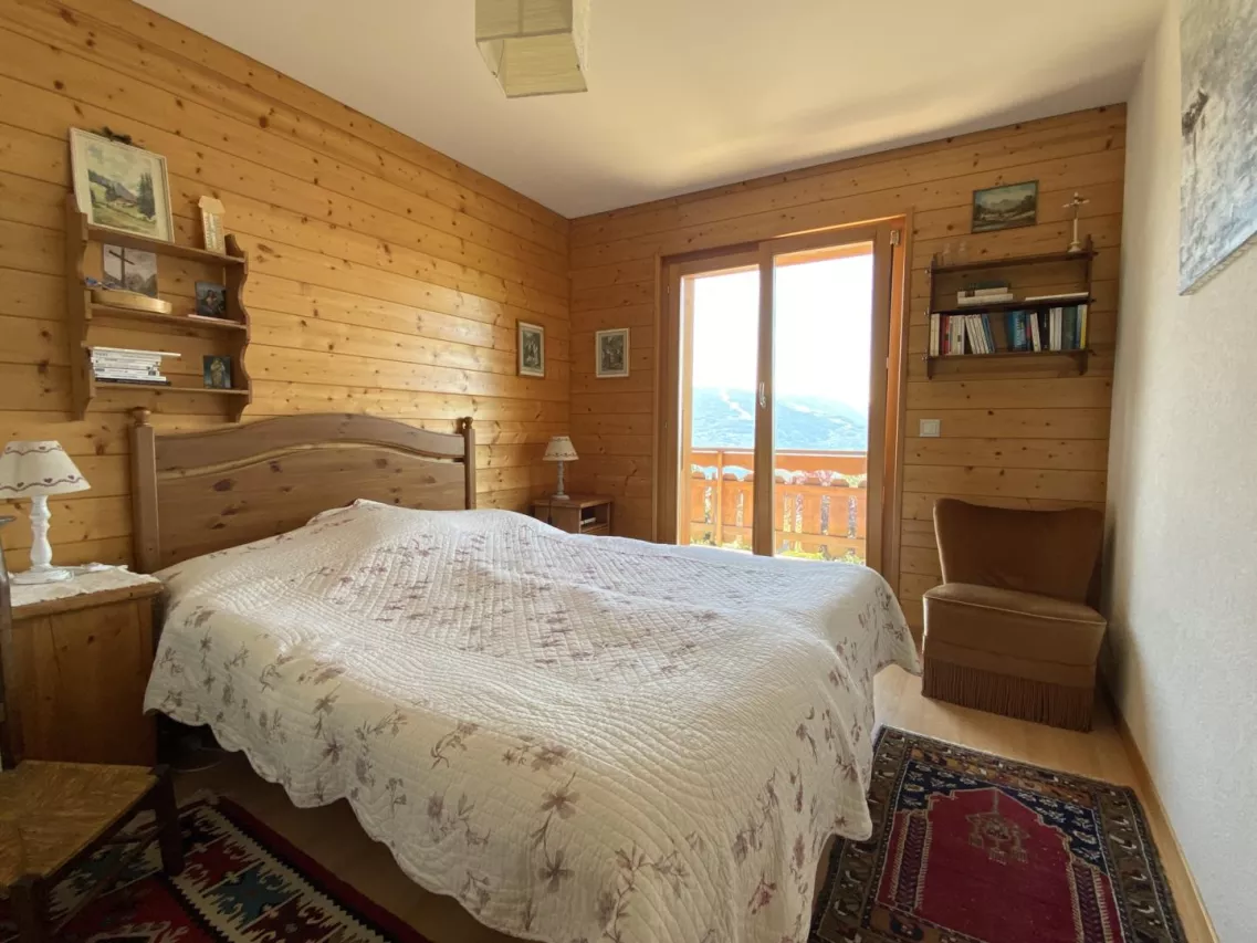 Superbe duplex avec jardin, panorama dégagé et garage, un atout indéniable