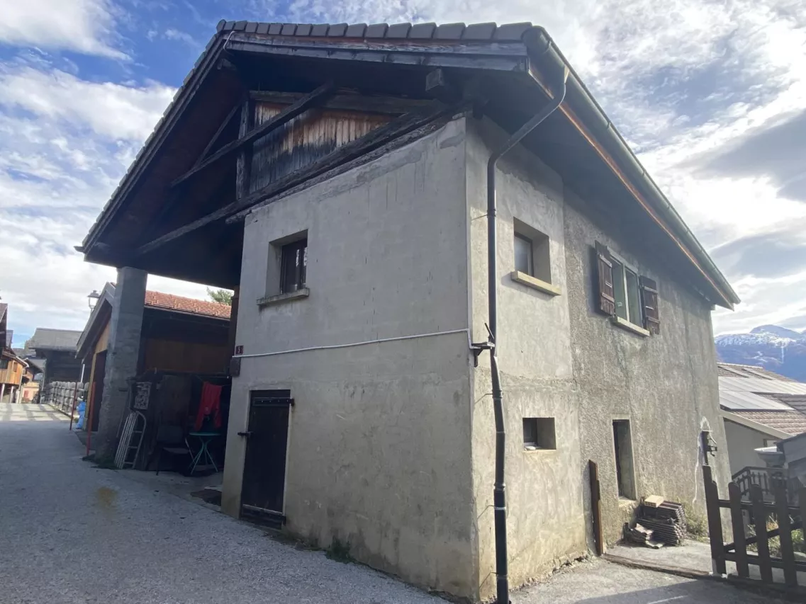 Maison villageoise avec potentiel de rendement au coeur d'Arbaz