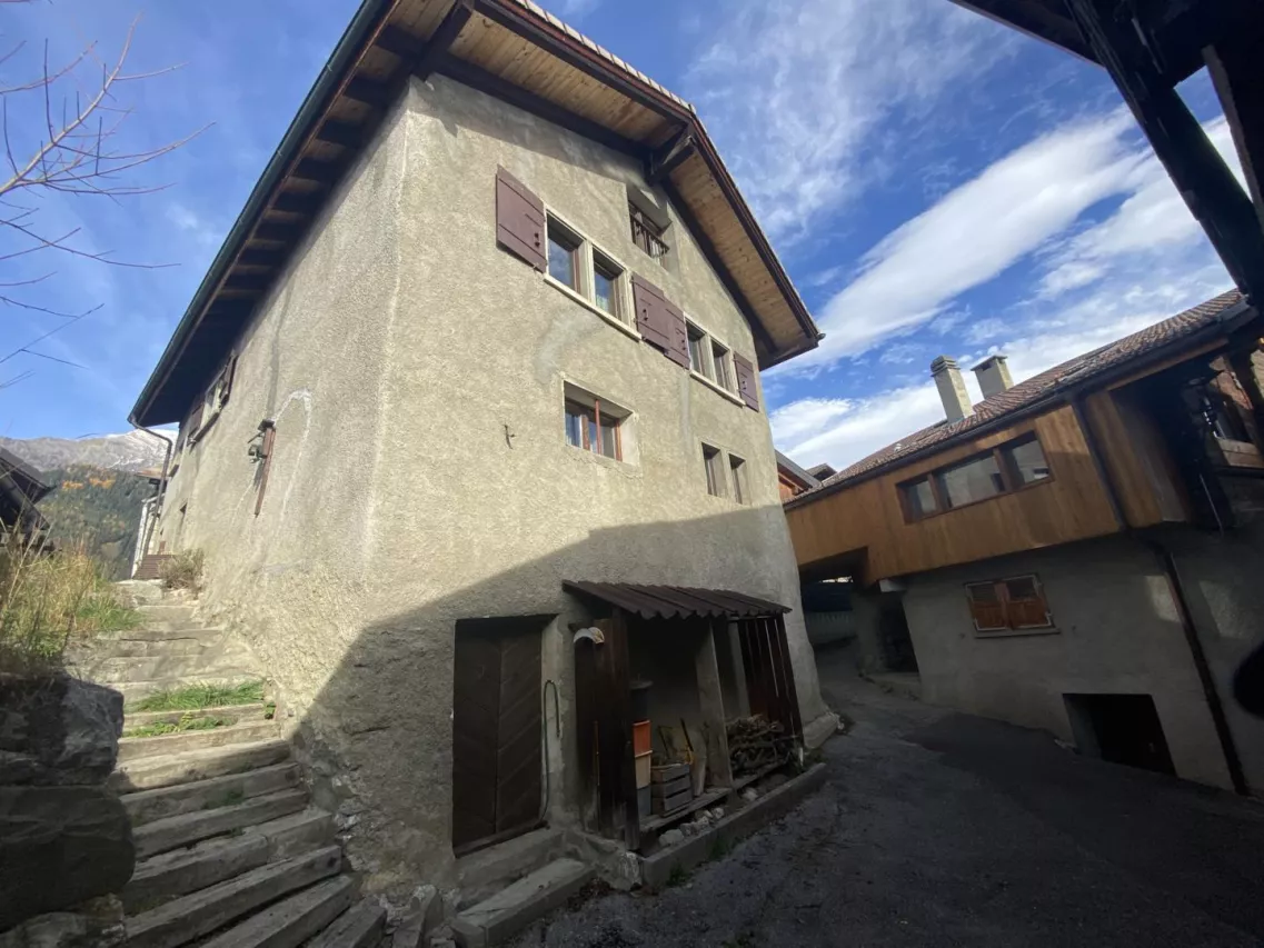 Maison villageoise avec potentiel de rendement au coeur d'Arbaz