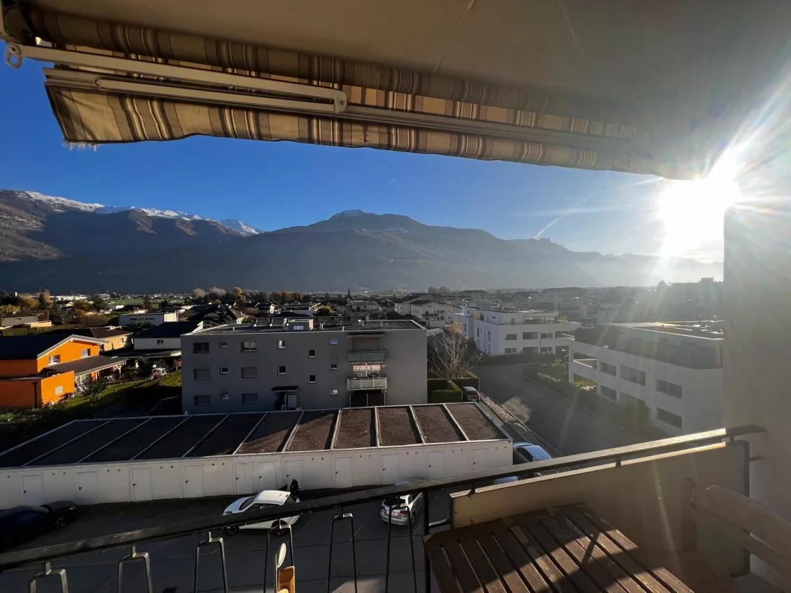 Appartement rénové et baigné de lumière à Vétroz