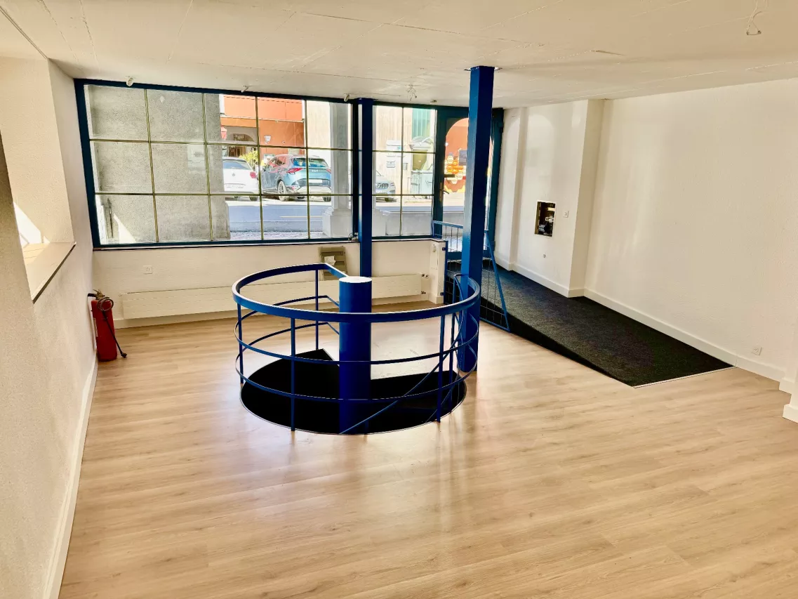 Rendement 4.81% net - Locaux commerciaux-bureaux en centre-ville de Martigny 185m2