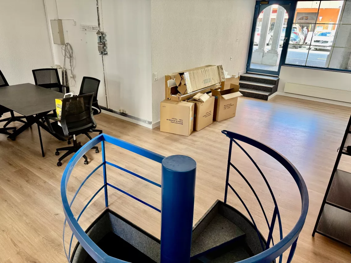 Rendement 4.81% net - Locaux commerciaux-bureaux en centre-ville de Martigny 185m2