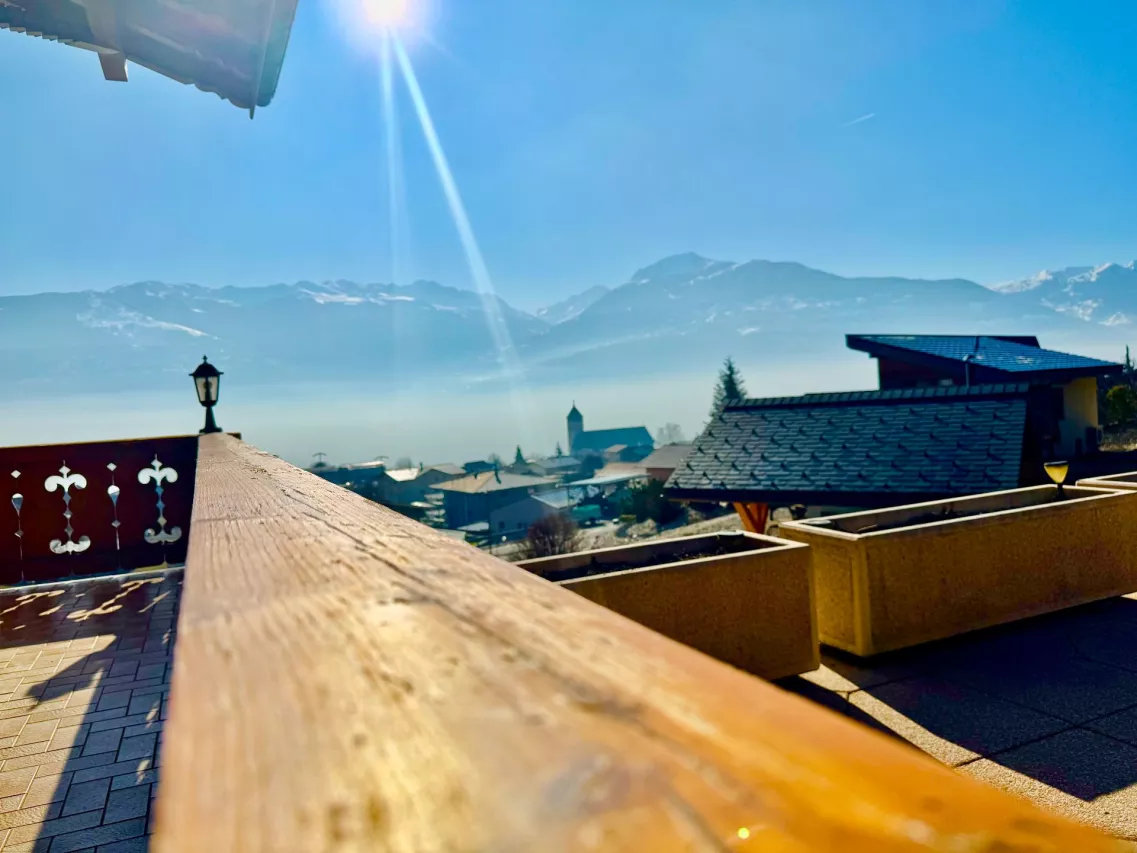 Superbe maison 6.5 pièces à Erde ? Un écrin de lumière sur le Coteau du Soleil