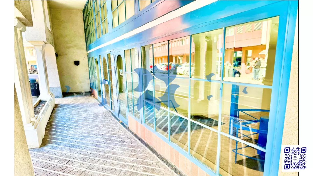 Rendement 4.81% net - Locaux commerciaux-bureaux en centre-ville de Martigny 185m2