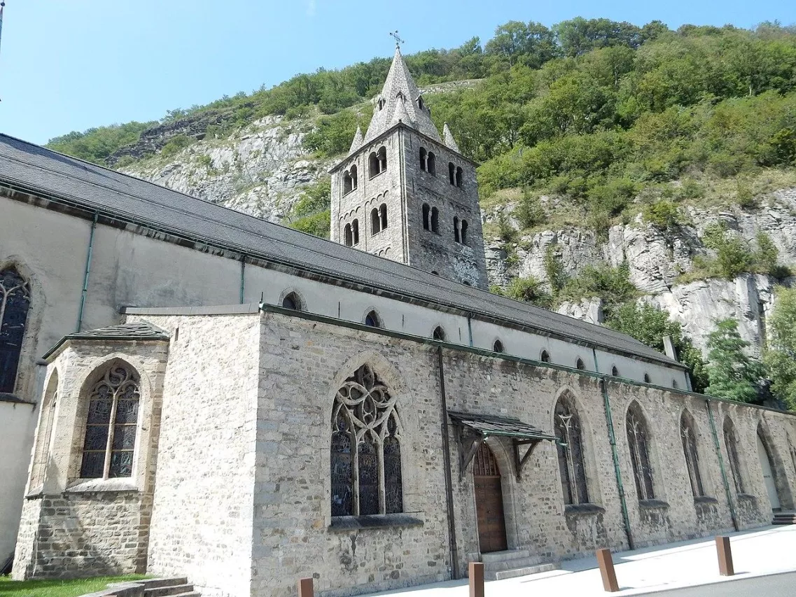 Appartement 3.5 pièces en bon état - Lumineux & fonctionnel - Vue sur l'Abbaye - Saint-Maurice centre