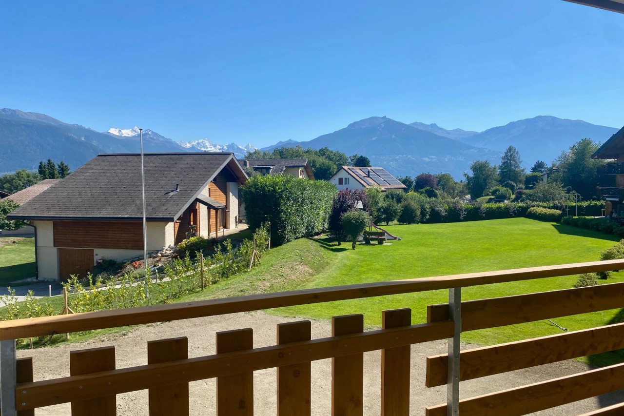 Bel appartement terrasse de 5.5 pièces à Mollens