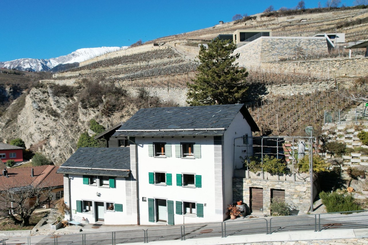 Belle maison villageoise de charme, vue et sans vis-à-vis, à Saint-Léonard