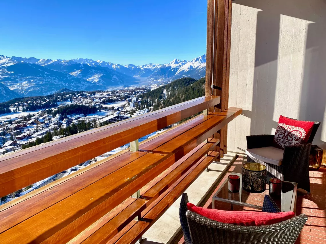 Superbe appartement avec vue, service hôtelier & piscine olympique, garage box