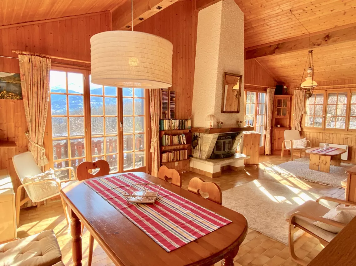 chalet de charme à Binii-Savièse avec vue panoramique sur le Val d?Hérens