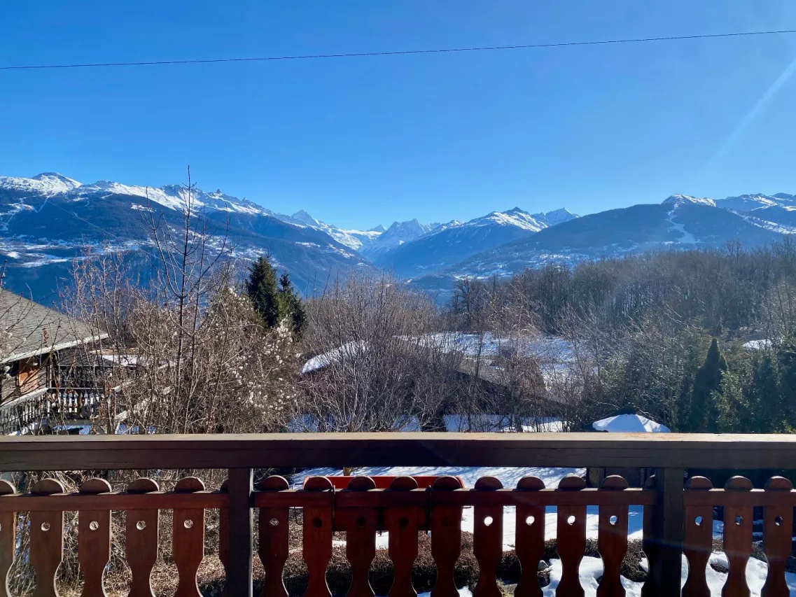 chalet de charme à Binii-Savièse avec vue panoramique sur le Val d?Hérens